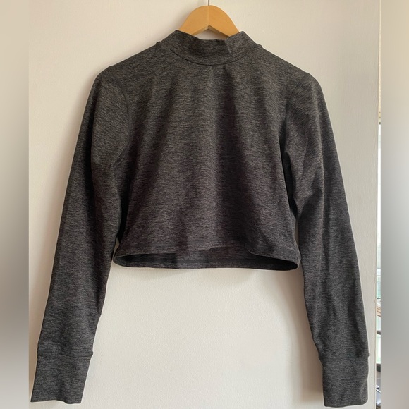 Matching sweatsuit, crop top and joggers set - Picture 2 of 6